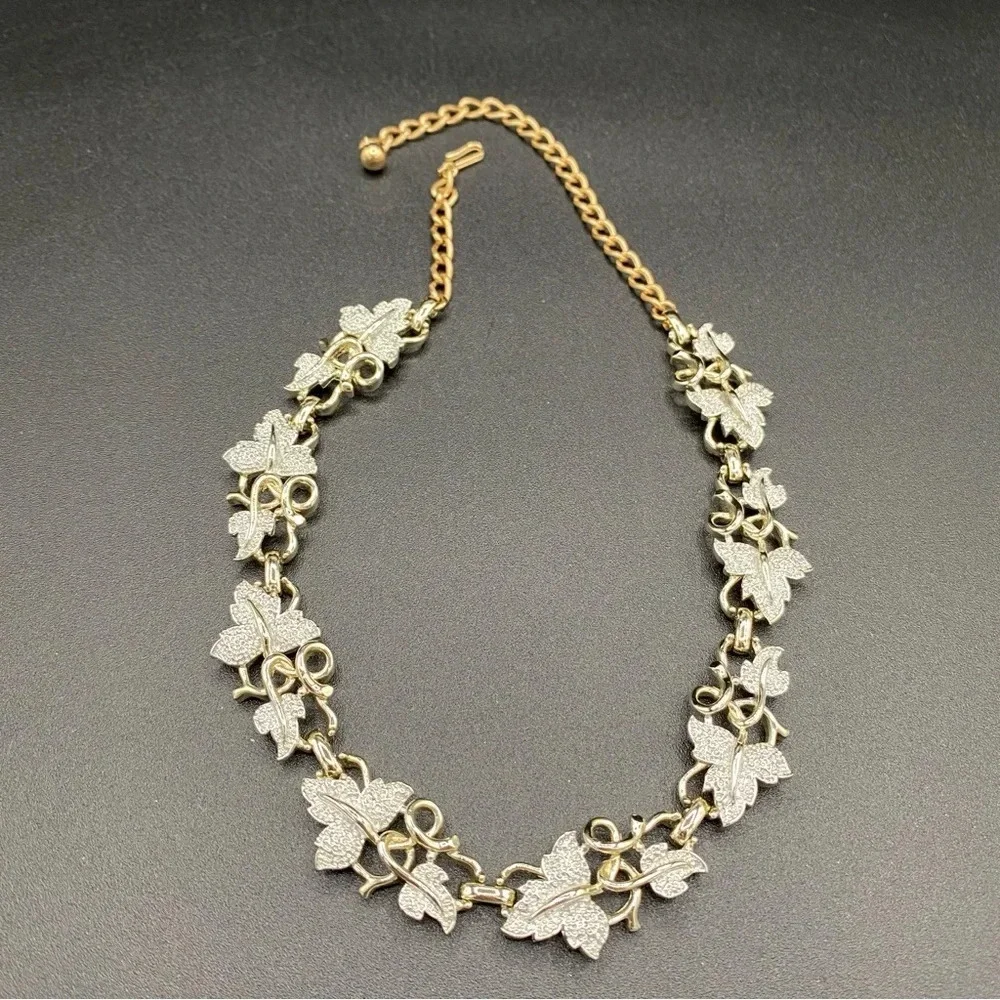 Vintage 1958 Sarah Coventry Plain and Fancy Silver Tone Leaf Vine Necklace